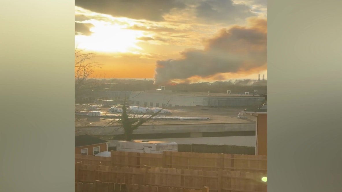 Vacant building fire in DC creates massive smoke plume